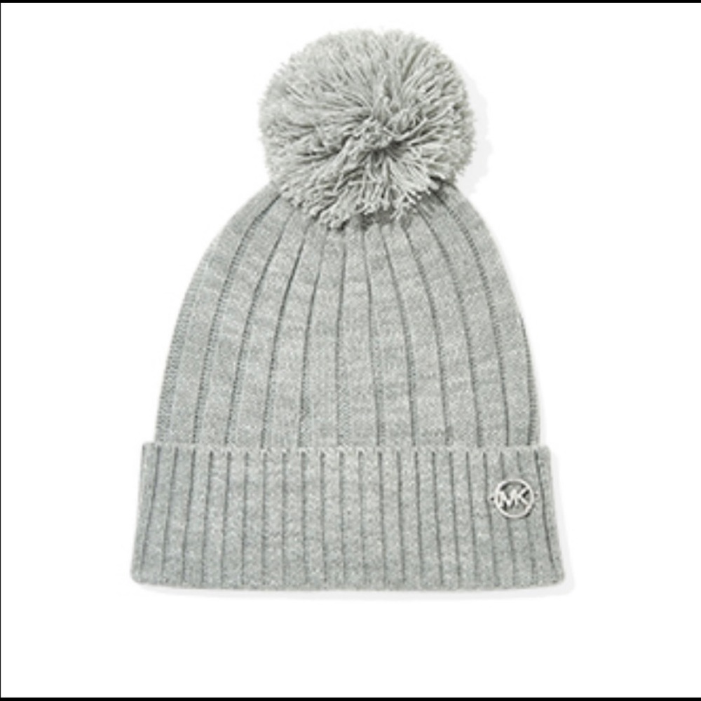 Stylish gray beanie with pom pom